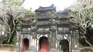 苔むした山門が良い