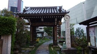 明るい雰囲気ですが、お寺としての静謐とか、風格といったものを期待しない方が良いですね。