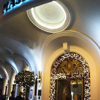 ホテルの入り口です。サイゴン川に面しています。