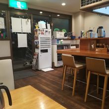 余裕のある店内