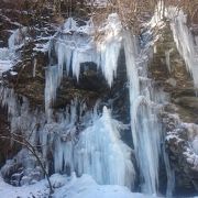 天然の氷柱と人工の氷柱