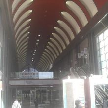 入口はお洒落ですが部外者が入れるエリアは少ないです