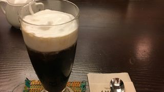 静かであったかいカフェ