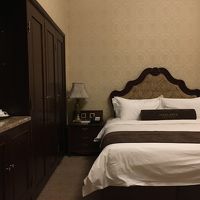 ベッドはキングサイズ。