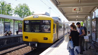 ベレン観光には、激混みのトラム以外に、ベレン駅⇔カイス・ド・ソドレ駅の電車も便利ですよ。