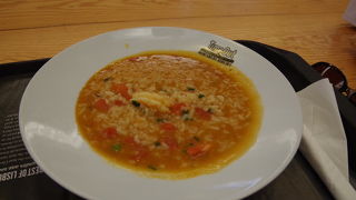 フードコートで食べたシーフードリゾットが、ポルトガル旅行中の食事で1番美味しかった!