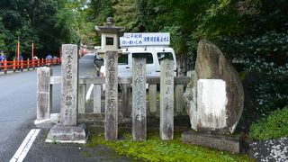 坂を上がった所にある霊山護国神社には維新の志士たちのお墓があります