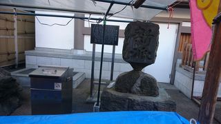 劇団新派の石碑です