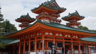 紫宸殿に向かって左手の建物