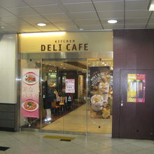 デリカフェ・キッチン大阪入口