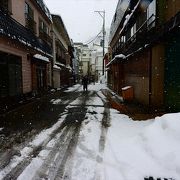 今でも湯治客が絶えない山間部の豪雪地帯にある温泉