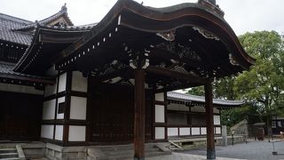 唐屋根の見事な玄関とか