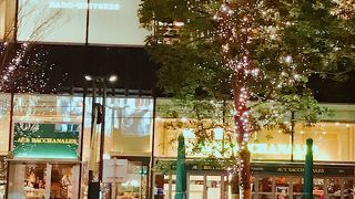 この時期テラス席はムリだ