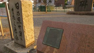 表忠碑に比べ地味な碑です。