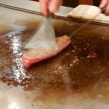 目の前で焼いてくれます。