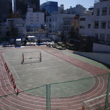 四谷ひろばの校庭