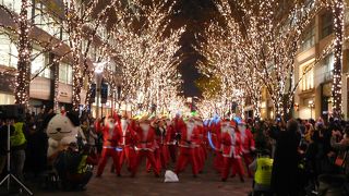 たくさんのサンタクロース