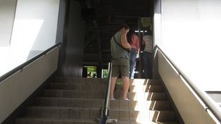 持ち物検査をして入場