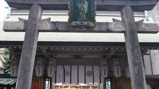 阪急東通り商店街の東端の天神社