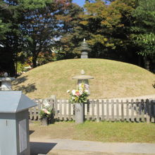 多くの犠牲者がここに眠ります