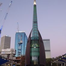 夕方に見るスワンベルです