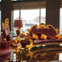 世界に２つだけのソファー。座れます。もう１つはネバーランドに