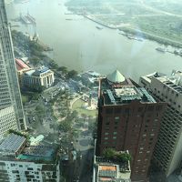 38階レベリーラウンジからの眺め。眼下にはサイゴン川。