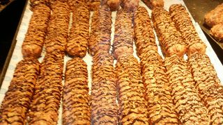 入口付近には行列