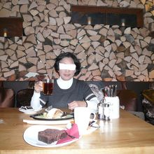 市庁舎のラーツケラーでお茶