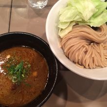 お肉もゴロゴロ入ってて、食べ応えあり