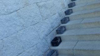 女坂と対になっている本堂への上り坂