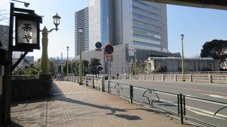 枕の由来が源森橋近くにあります