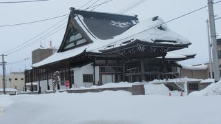 住宅街にあるにも関わらず