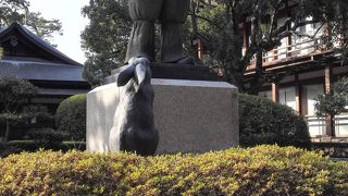 伝説の有名なシーンの像