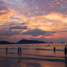 夕焼けの色は雲の出方で毎日違う