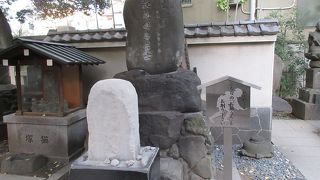 白い「お前立ち」を削ります。