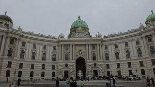 宮殿の前の広場