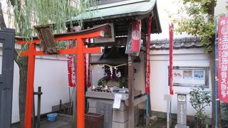 吉良邸跡にある小さなお社。