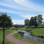 細川たかし像や真狩河川公園で