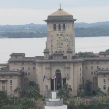 セントラルホテルから見ています