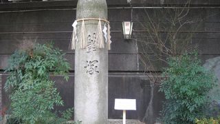 嵯峨天皇ゆかりの綱敷天神社の筆塚