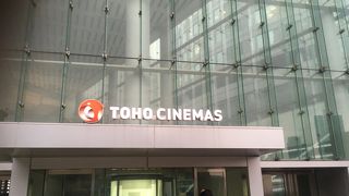 大きなビルの中の映画館