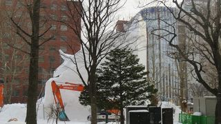 雪まつりの準備で中に入れない