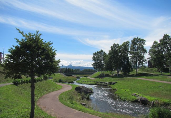 細川たかし像や真狩河川公園で