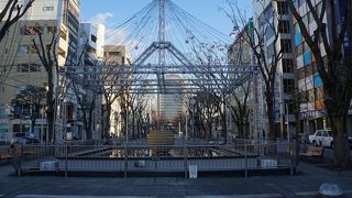 観光的には昼間よりも夜でしょうか