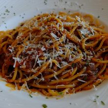 …胡椒やパルメザン・チーズ、それに…、