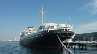 横浜港に係留される