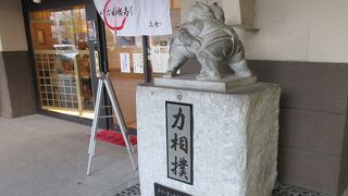 上品な店内でいただくお寿司は格別ですね。