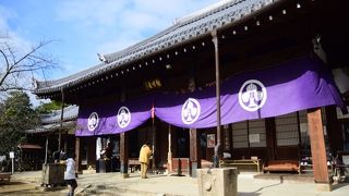 飯盛山への登山口にあるお寺
