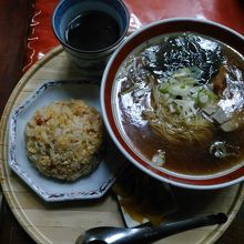 醤油ラーメンとミニ炒飯のAセット(750円)